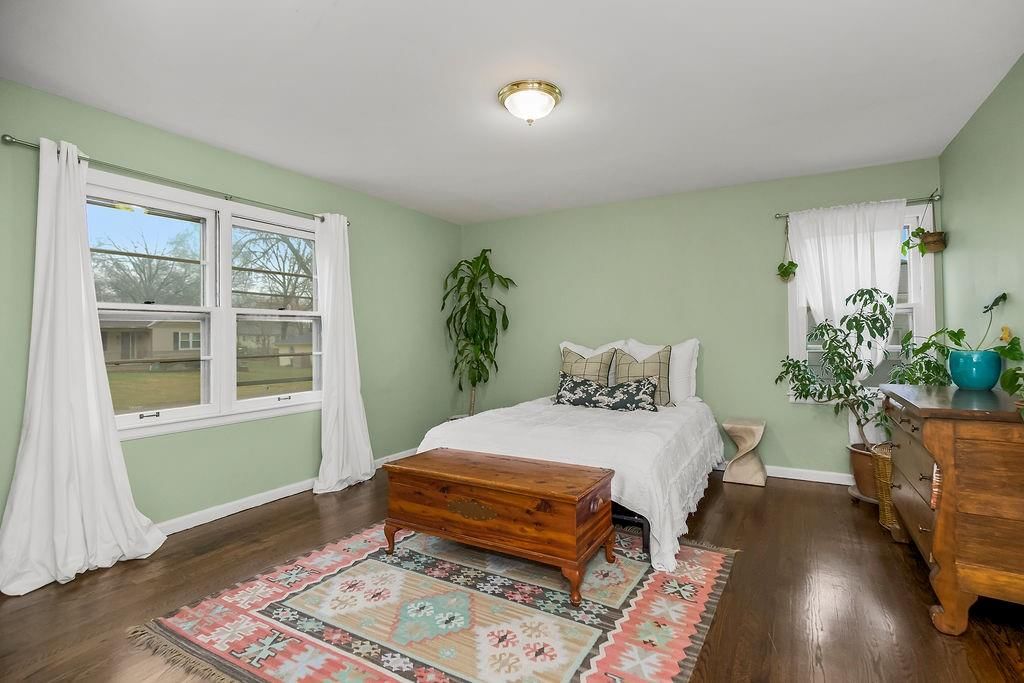 9804 HOLLY Street — photo 23