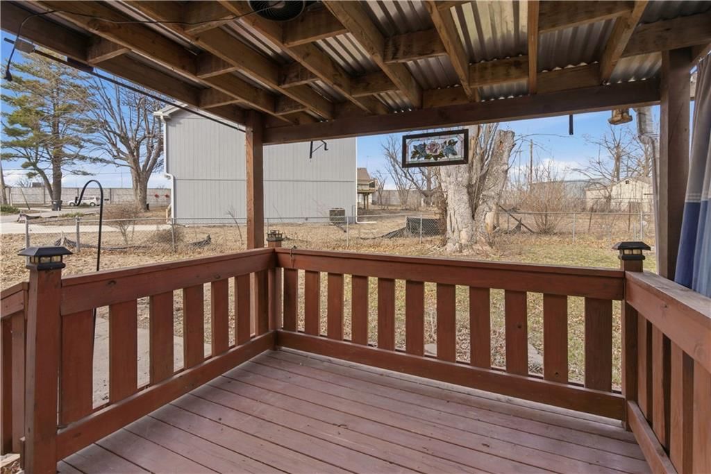 801 NW Thieme Street — photo 21