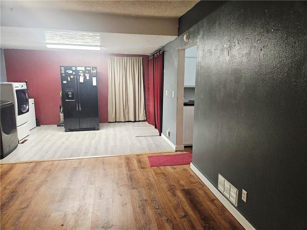 328 N Ericson Avenue — photo 11