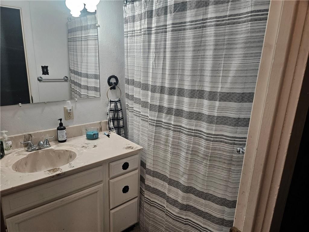 328 N Ericson Avenue — photo 19
