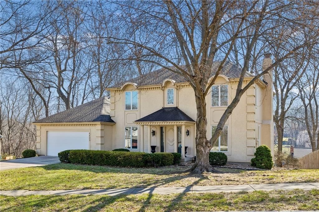 4433 NW Claymont Woods Drive, Gladstone, MO