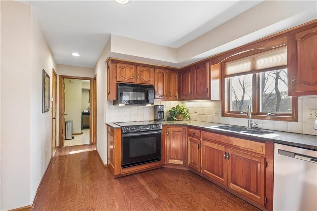 4433 NW Claymont Woods Drive — photo 8