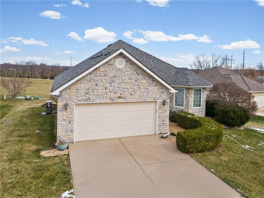 202 Prairie Rose Circle — photo 2