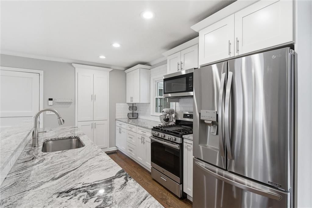 5409 W 65th Terrace — photo 8
