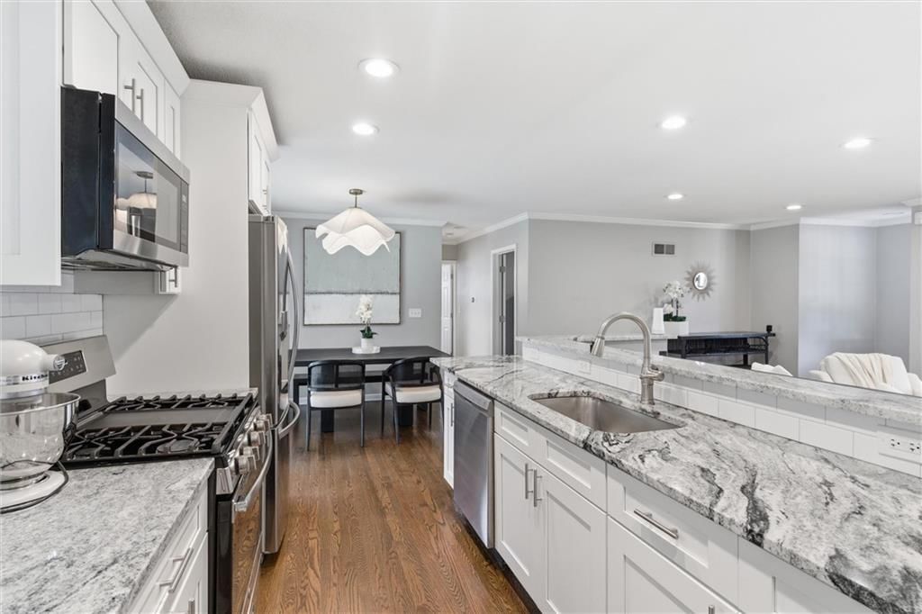 5409 W 65th Terrace — photo 9