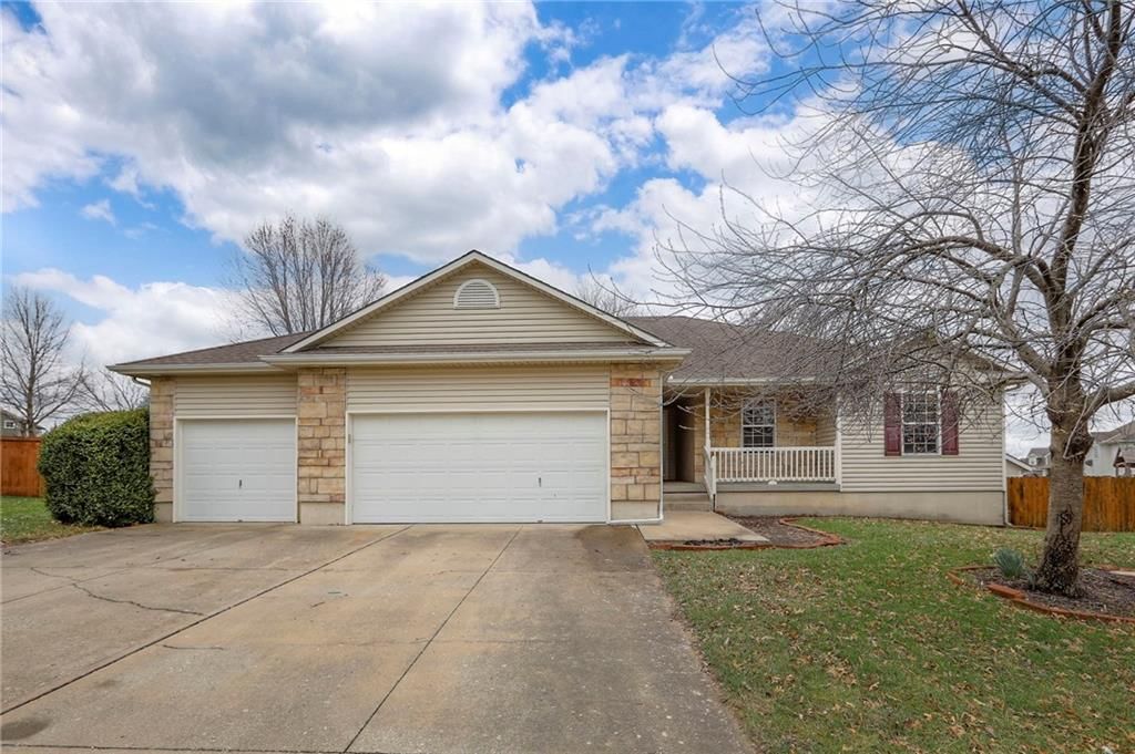 1105 Creekside Court, Raymore, MO