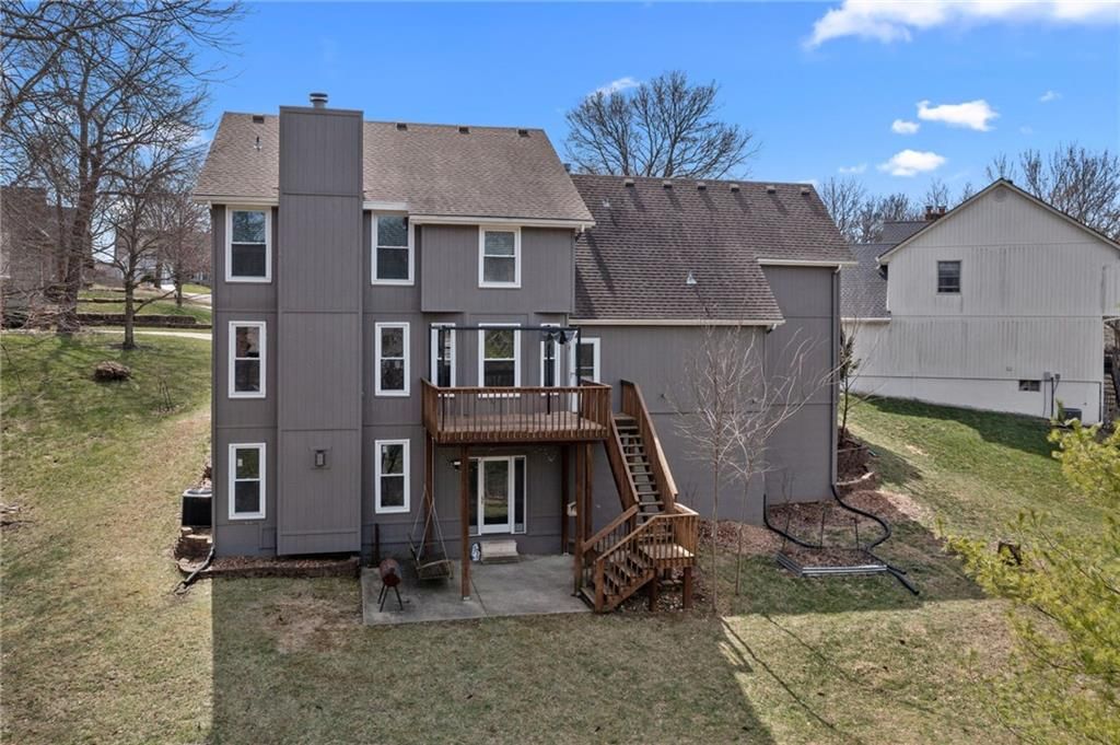 2402 SW Springcreek Court — photo 3
