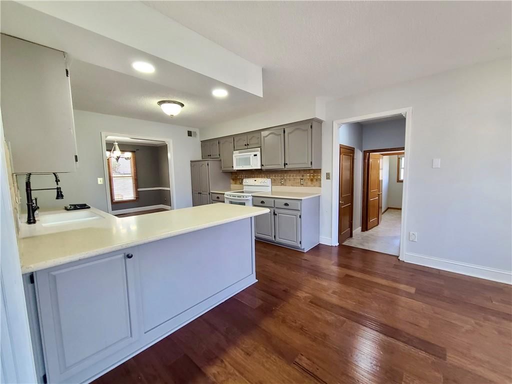 2402 SW Springcreek Court — photo 14