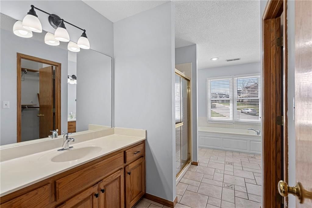 2402 SW Springcreek Court — photo 22