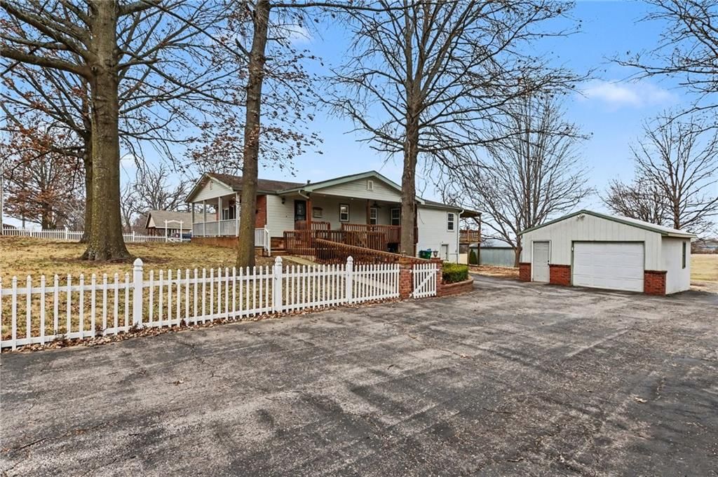 1492 SW Hook Road — photo 4