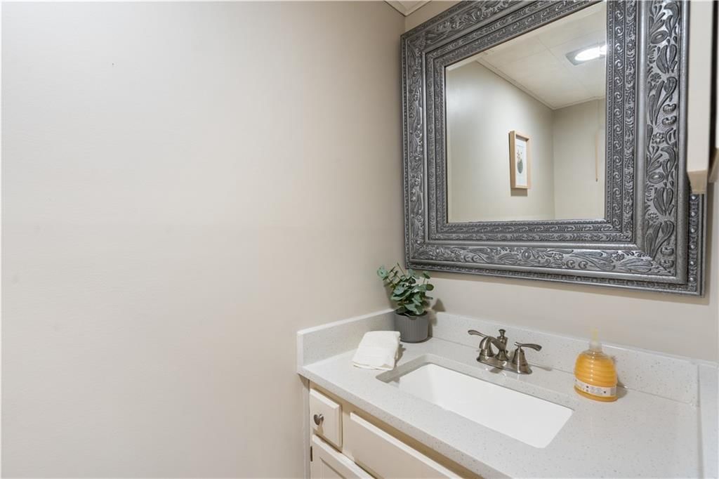 6735 W 108th Terrace — photo 11