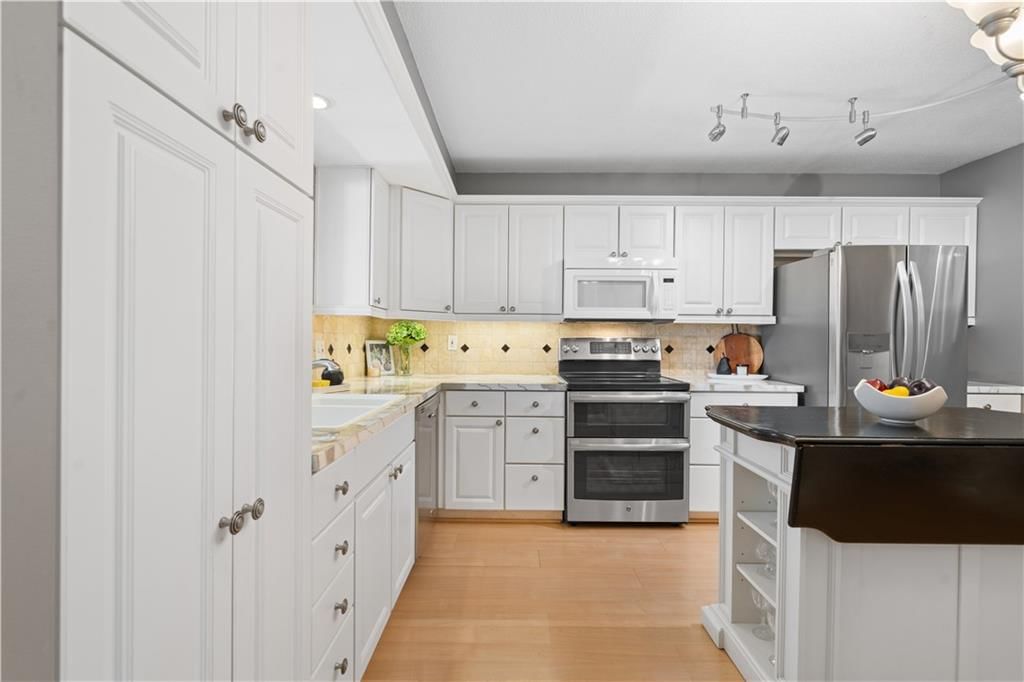 6735 W 108th Terrace — photo 12
