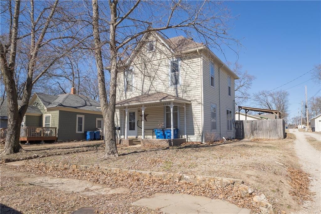 614 W Oak Street — photo 2