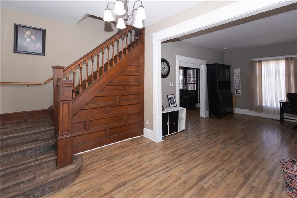 614 W Oak Street — photo 3