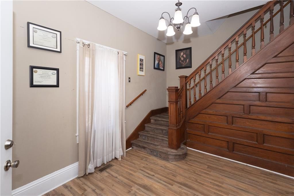 614 W Oak Street — photo 4