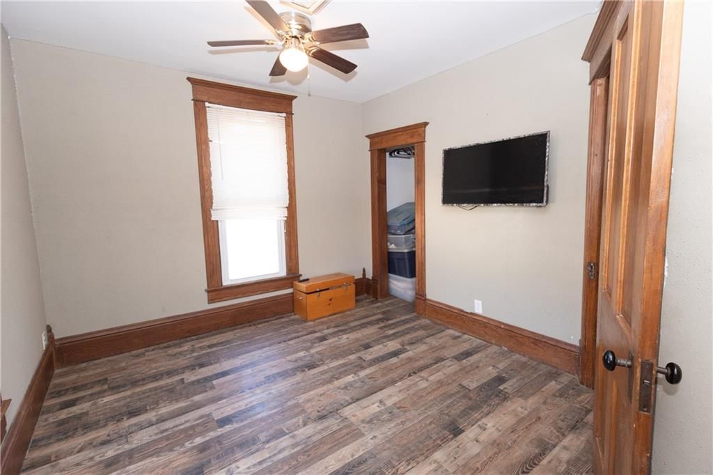 614 W Oak Street — photo 9