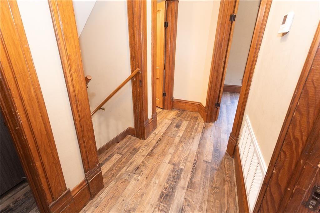 614 W Oak Street — photo 11