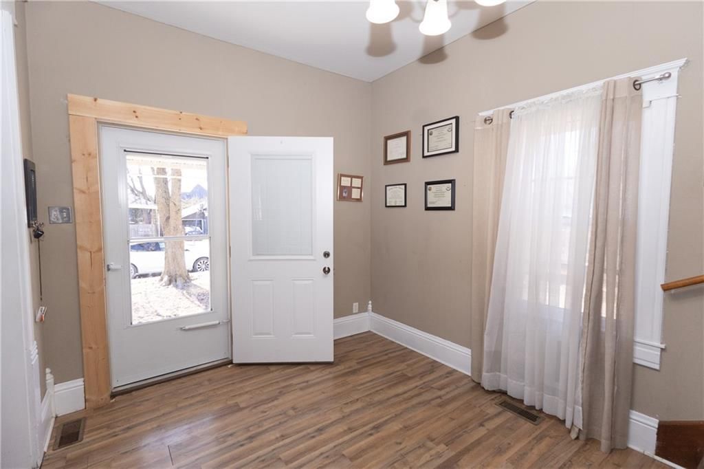 614 W Oak Street — photo 19