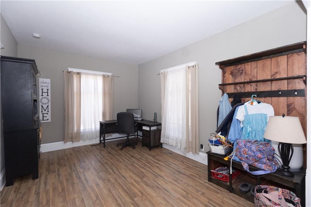614 W Oak Street — photo 20