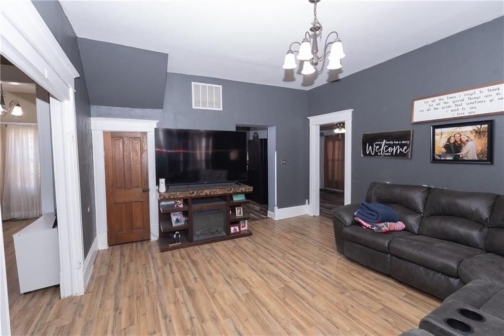 614 W Oak Street — photo 22