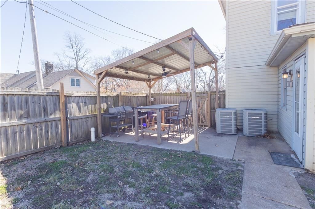 614 W Oak Street — photo 36