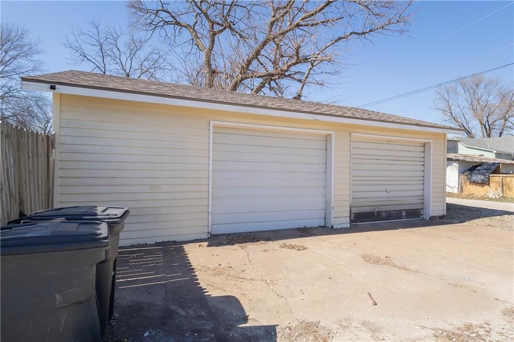 614 W Oak Street — photo 40