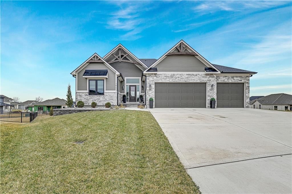 16443 W 166th Place, Olathe, KS