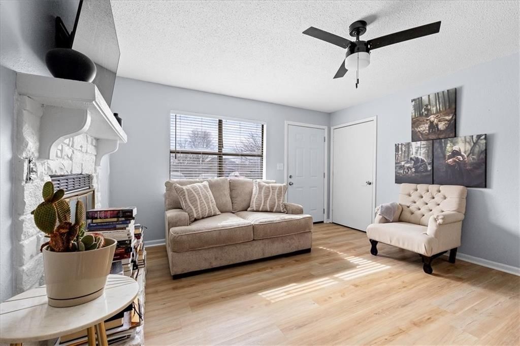 104 E SUNRISE Drive — photo 4