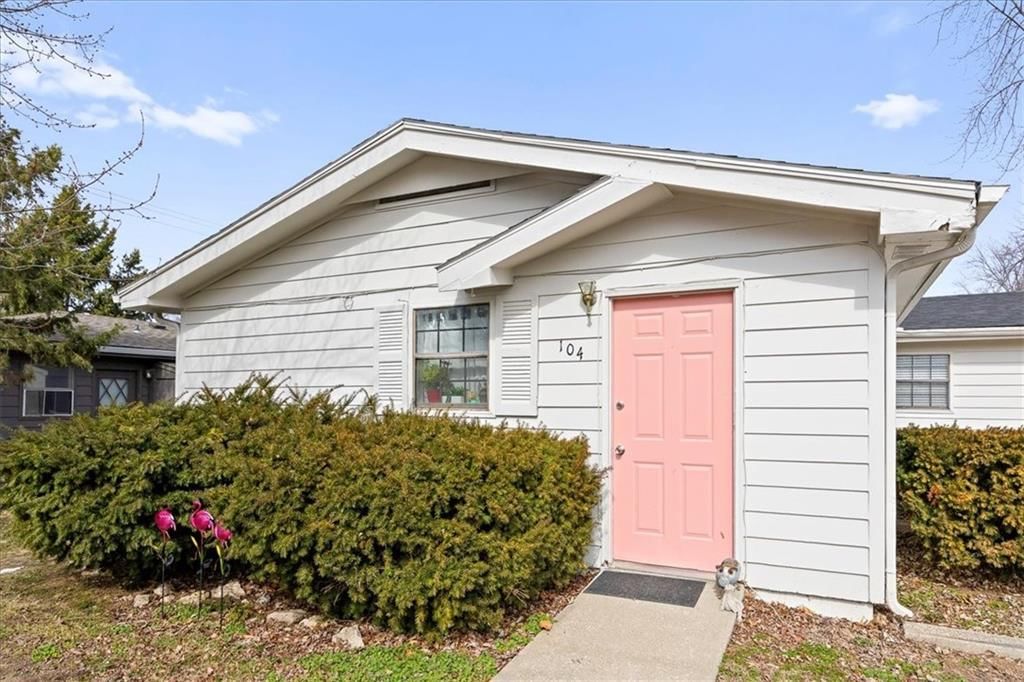 104 E SUNRISE Drive — photo 9