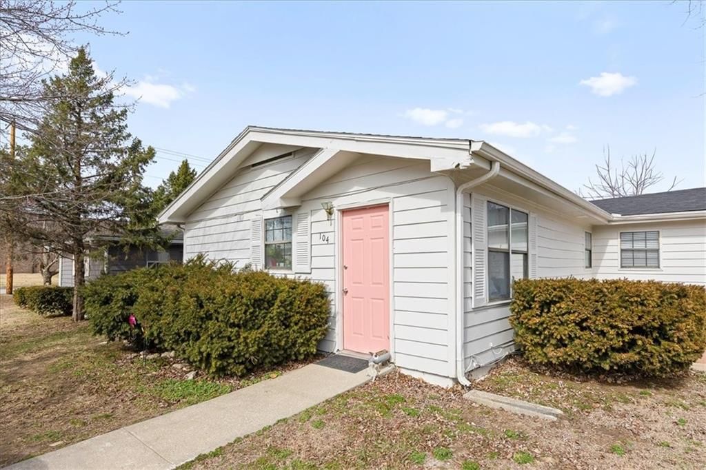 104 E SUNRISE Drive — photo 10