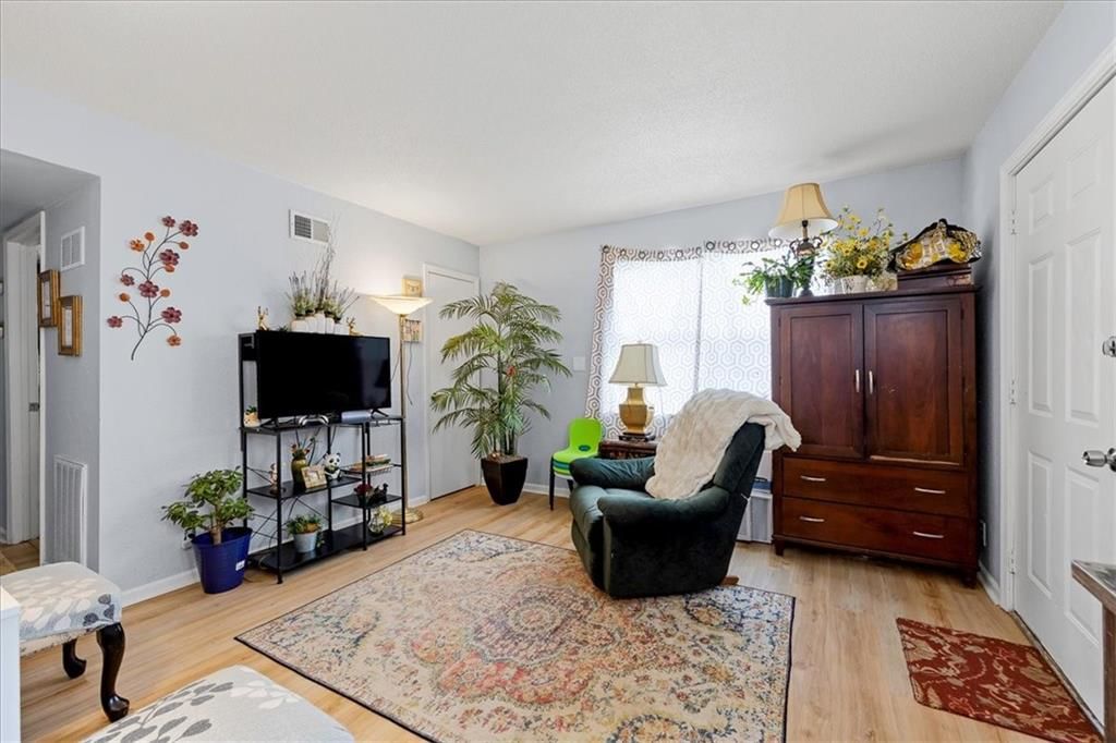 104 E SUNRISE Drive — photo 12