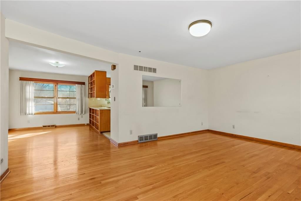6215 Sterling Avenue — photo 4