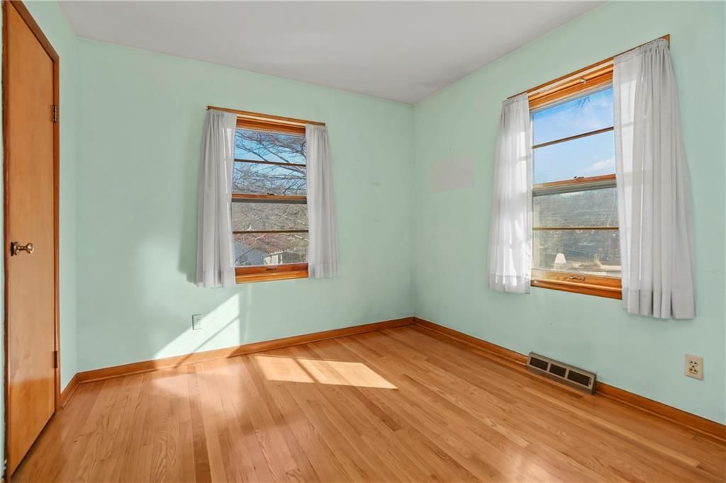 6215 Sterling Avenue — photo 21