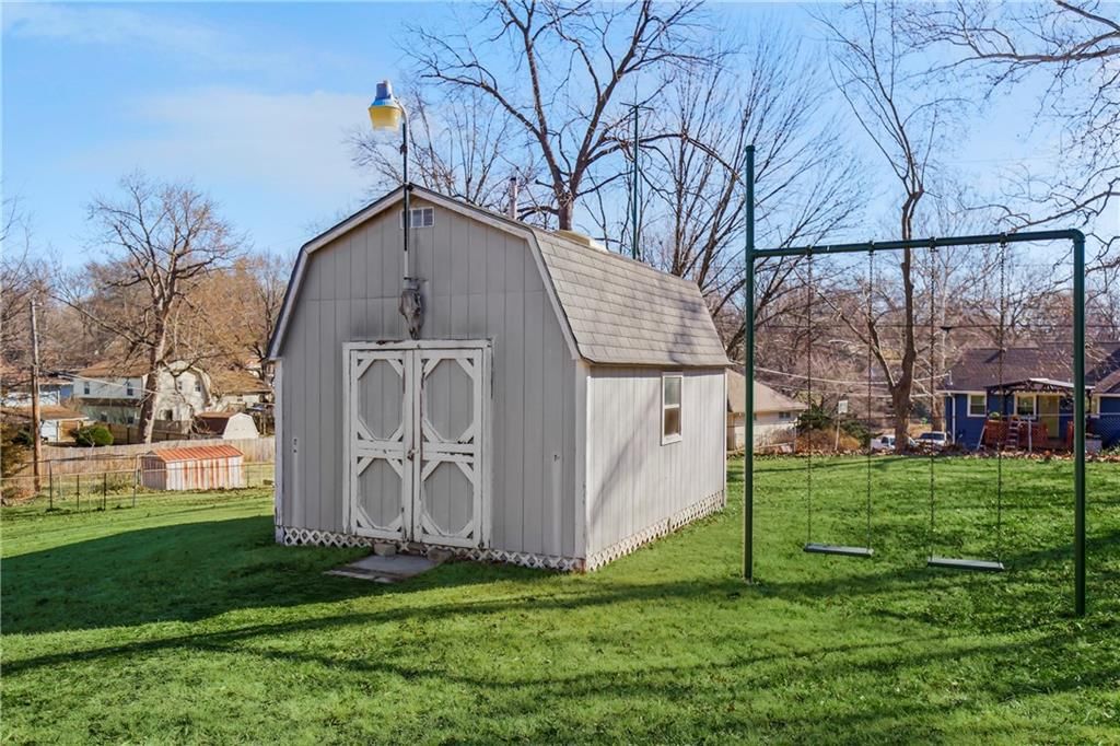 6215 Sterling Avenue — photo 28