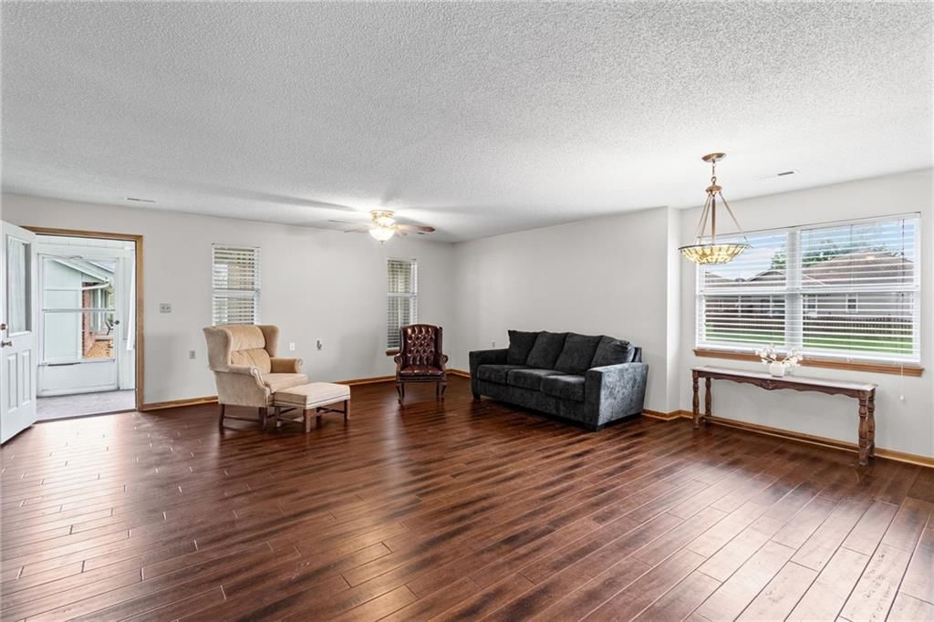 515 S Saturn Drive — photo 5