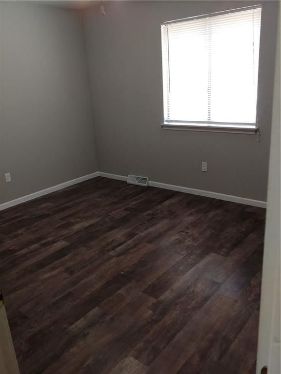 7427 & 7429 Englewood Lane — photo 4