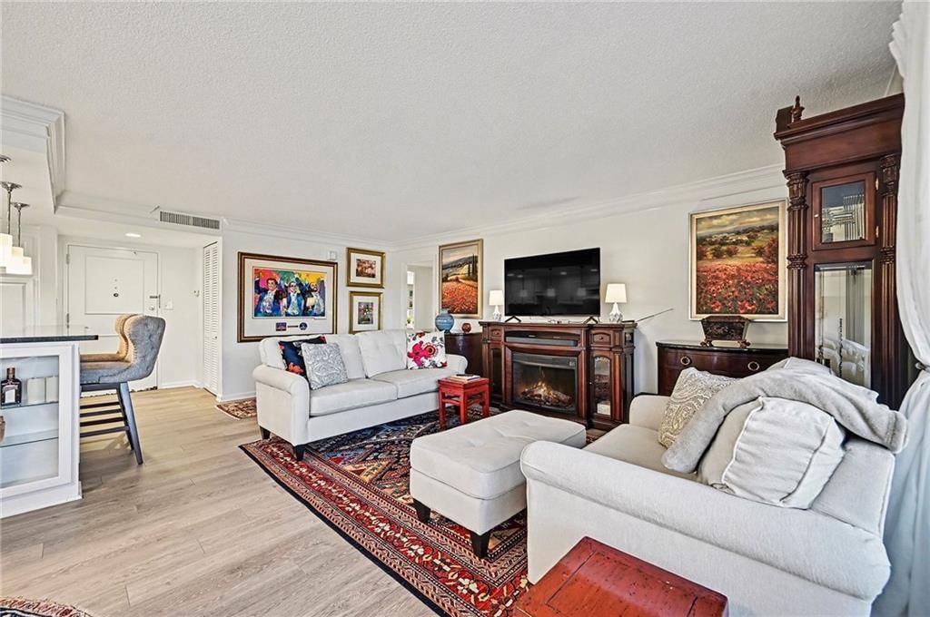 4545 Wornall Road — photo 3