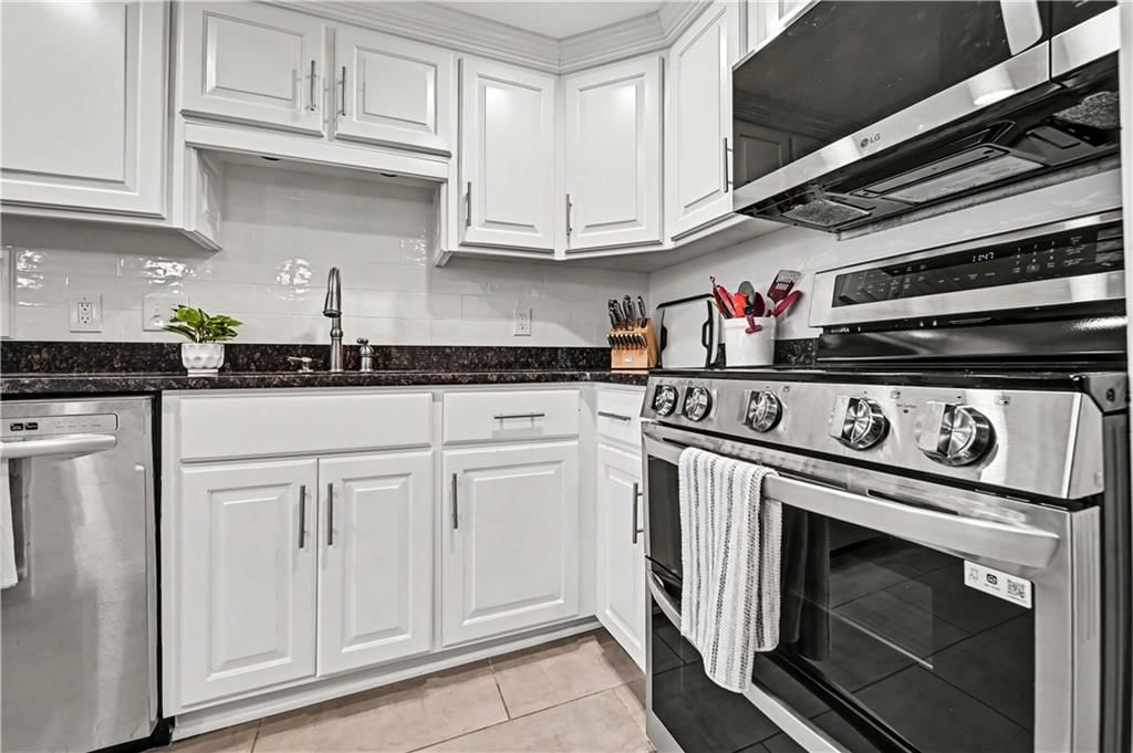 4545 Wornall Road — photo 8