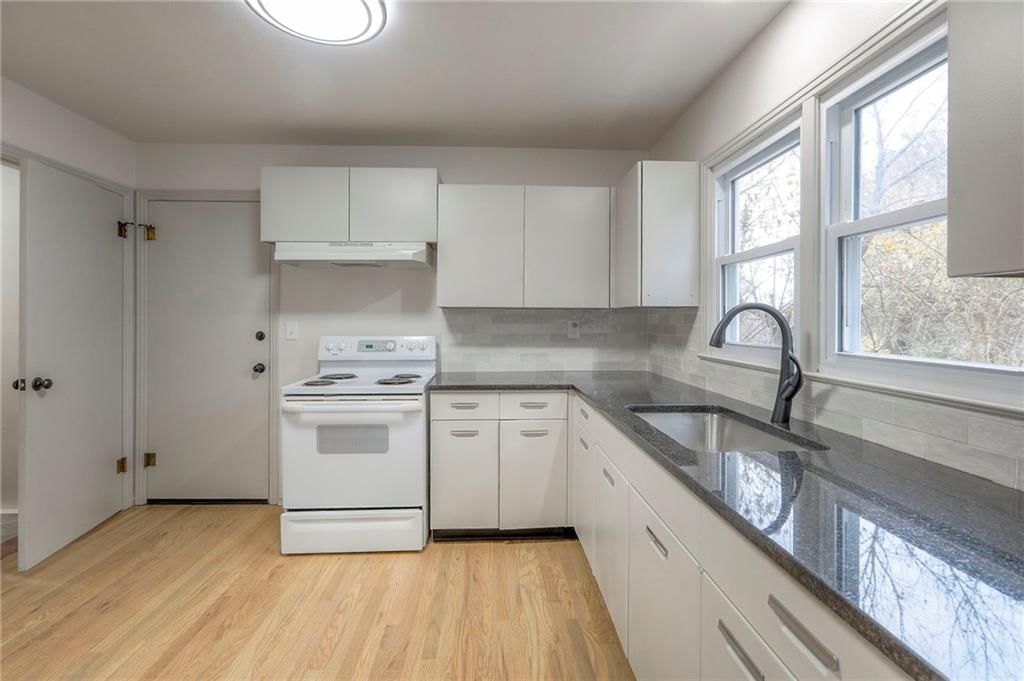 3037 S Scott Avenue — photo 9