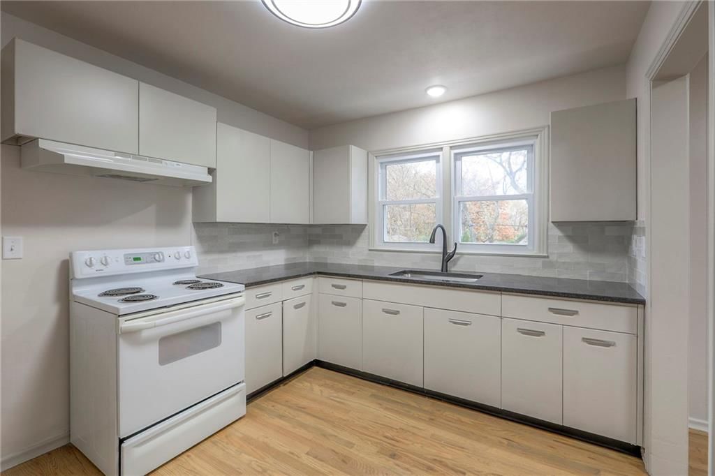 3037 S Scott Avenue — photo 10