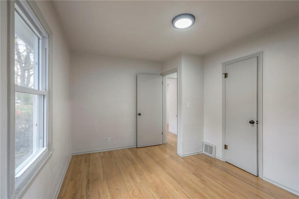 3037 S Scott Avenue — photo 18