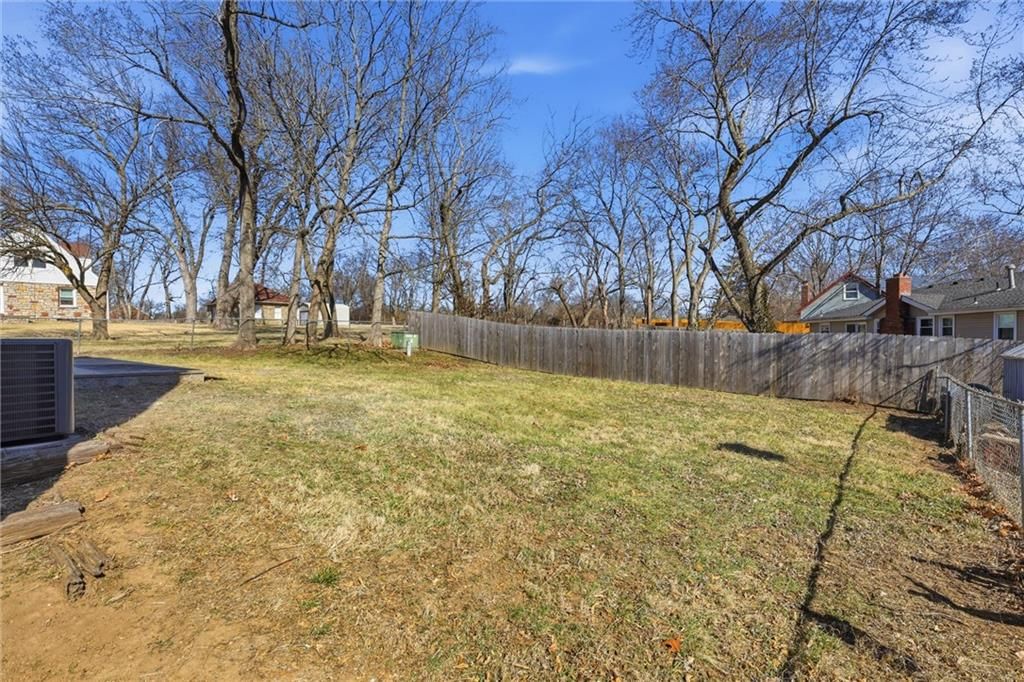 8821 Lane Avenue — photo 34