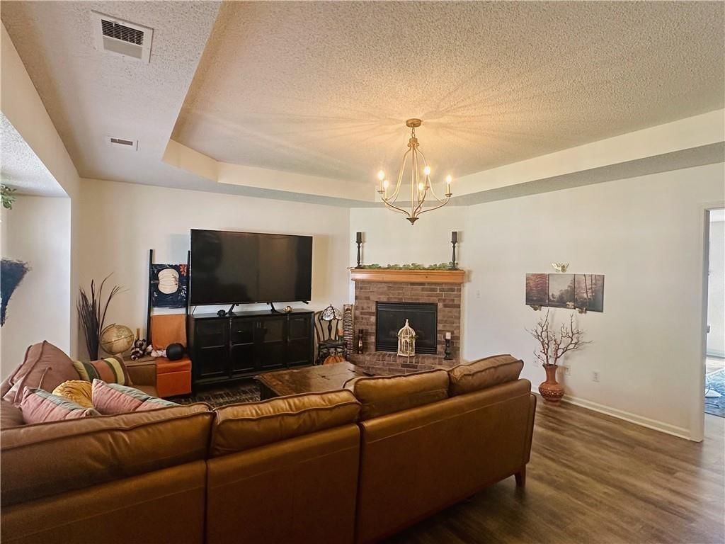 727 Country Lane — photo 3