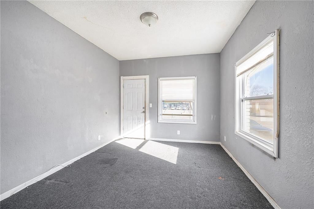 5209 Independence Avenue — photo 7