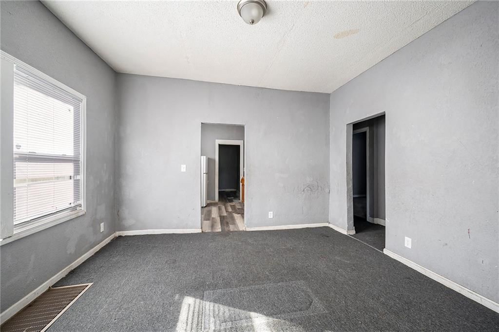 5209 Independence Avenue — photo 8