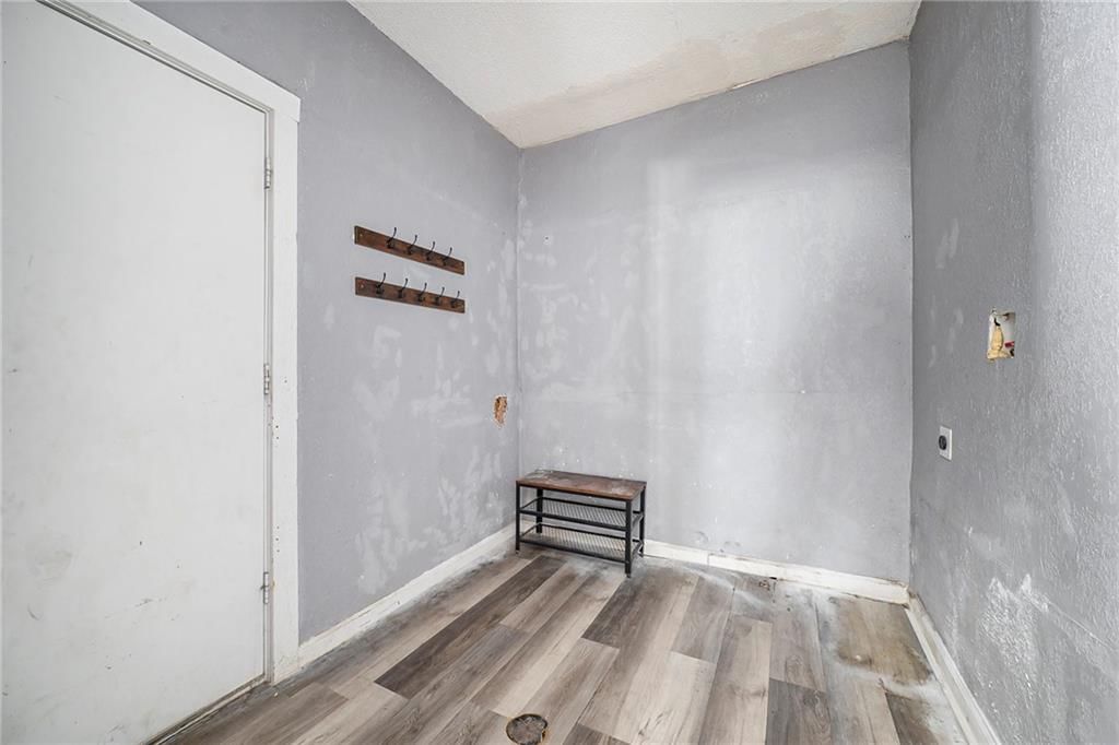 5209 Independence Avenue — photo 10