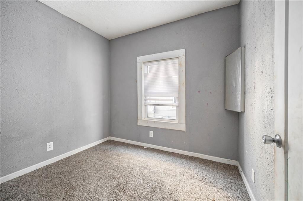 5209 Independence Avenue — photo 12