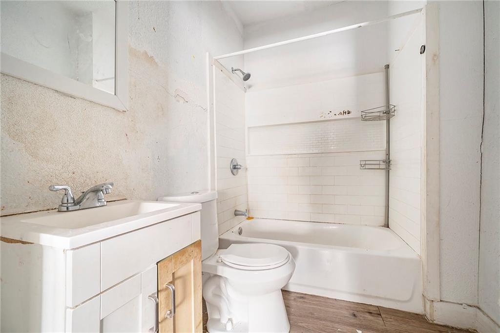 5209 Independence Avenue — photo 15