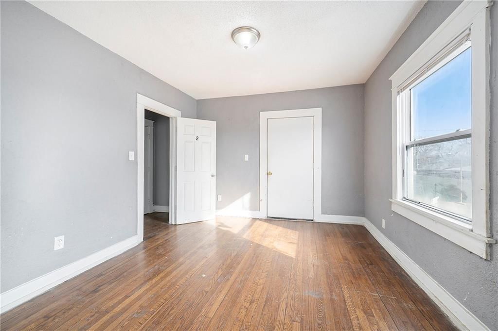 5209 Independence Avenue — photo 17