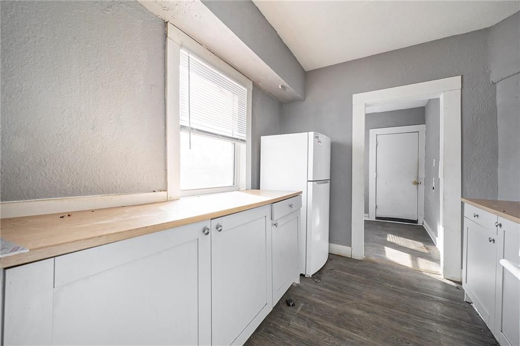 5209 Independence Avenue — photo 20